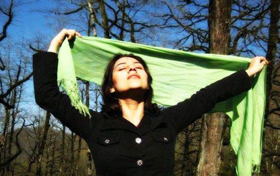 متمردات ايرانيات يتحدين قوانين بلادهن بخلعهن الحجاب صورة رقم 8