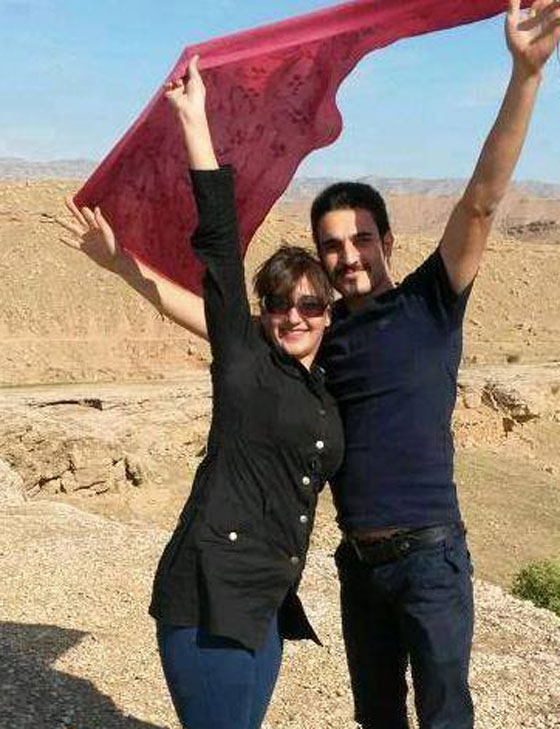 متمردات ايرانيات يتحدين قوانين بلادهن بخلعهن الحجاب صورة رقم 9