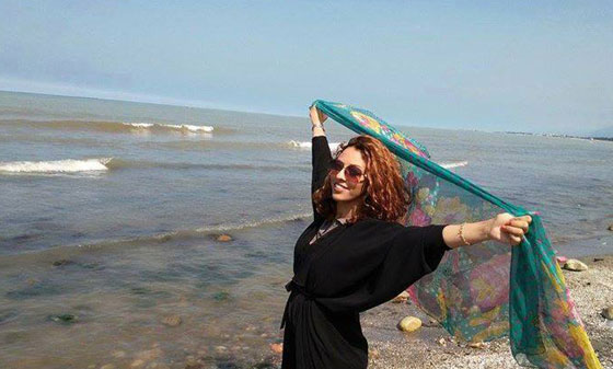 متمردات ايرانيات يتحدين قوانين بلادهن بخلعهن الحجاب صورة رقم 10