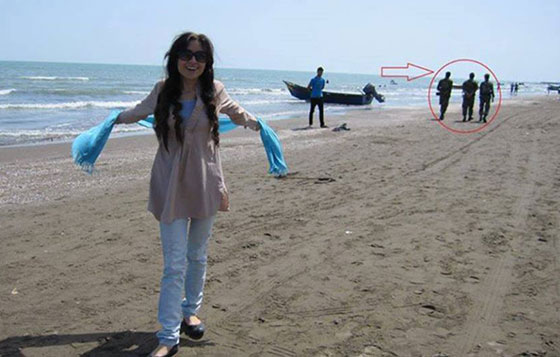 متمردات ايرانيات يتحدين قوانين بلادهن بخلعهن الحجاب صورة رقم 11