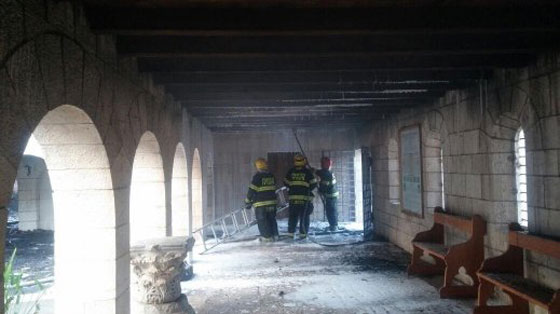 متطرفون يهاجمون كنيسة اثرية في طبريا.. بالنار واللغة العبرية صورة رقم 3 متطرفون يهاجمون كنيسة اثرية في طبريا.. بالنار واللغة العبرية صورة رقم 3