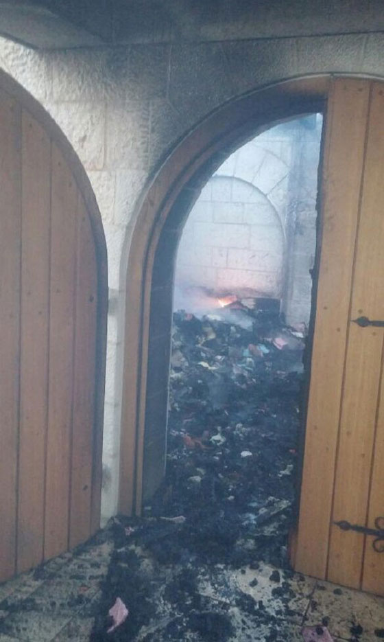 متطرفون يهاجمون كنيسة اثرية في طبريا.. بالنار واللغة العبرية صورة رقم 8 متطرفون يهاجمون كنيسة اثرية في طبريا.. بالنار واللغة العبرية صورة رقم 8