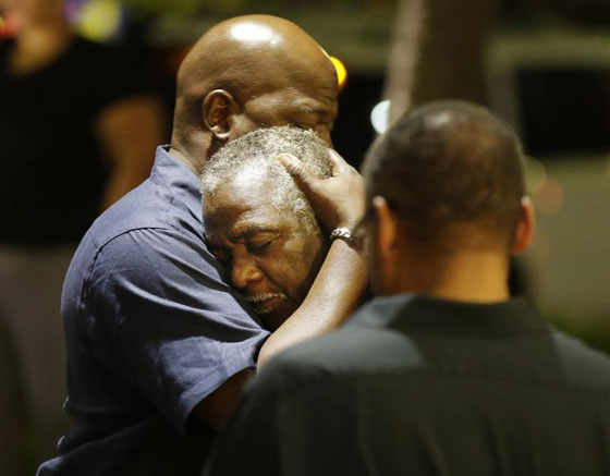 قتلى وجرح بعد هجوم مسلح ابيض على كنيسة للسود..في ولاية كارولاينا صورة رقم 2 قتلى وجرح بعد هجوم مسلح ابيض على كنيسة للسود..في ولاية كارولاينا صورة رقم 2