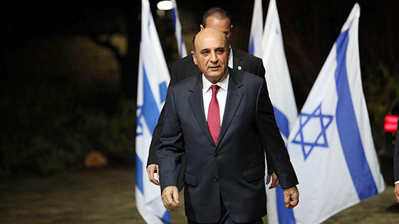 اسرائيل قلقة جدا من احتمال اعتقال موفاز في لندن.. بعد وصوله اليها صورة رقم 1 اسرائيل قلقة جدا من احتمال اعتقال موفاز في لندن.. بعد وصوله اليها صورة رقم 1