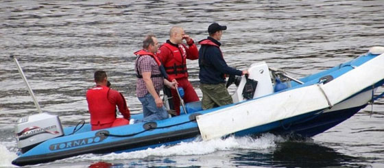 مأثرة انسانية.. شيطان احمر ينقذ زميله المظلي في الجيش البريطاني من الموت  صورة رقم 6