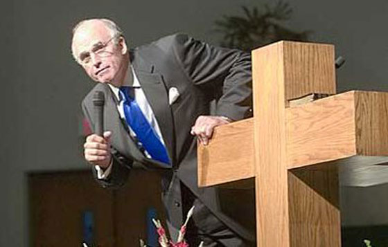 رجل دين امريكي يحارب زواج المثليين بشدة.. تصل حد الموت صورة رقم 2 رجل دين امريكي يحارب زواج المثليين بشدة.. تصل حد الموت صورة رقم 2