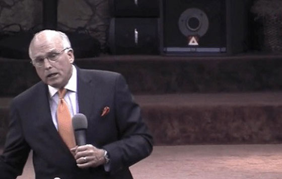 رجل دين امريكي يحارب زواج المثليين بشدة.. تصل حد الموت صورة رقم 1 رجل دين امريكي يحارب زواج المثليين بشدة.. تصل حد الموت صورة رقم 1