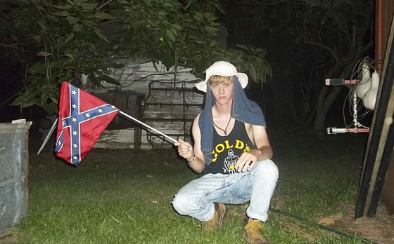 قاتل السود بامريكا مصاب بعقدة النساء ومنطوي بسبب نزاعات اسرية صورة رقم 3