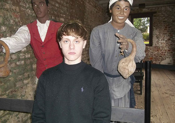 قاتل السود بامريكا مصاب بعقدة النساء ومنطوي بسبب نزاعات اسرية صورة رقم 4