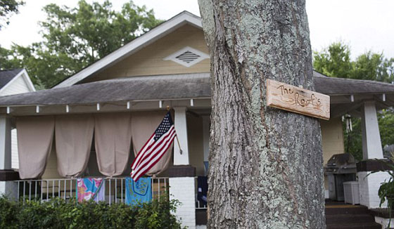 قاتل السود بامريكا مصاب بعقدة النساء ومنطوي بسبب نزاعات اسرية صورة رقم 7