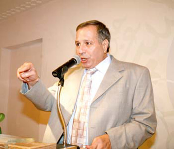 رحيل الشاعر عمر الفرا.. اصيب بنوبة قلبية حزنا على سوريا صورة رقم 2 رحيل الشاعر عمر الفرا.. اصيب بنوبة قلبية حزنا على سوريا صورة رقم 2