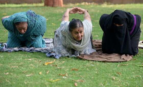 بالفيديو والصور.. العالم يخصّص يوم 21 حزيران للاحتفال بيوم اليوغا صورة رقم 1 بالفيديو والصور.. العالم يخصّص يوم 21 حزيران للاحتفال بيوم اليوغا صورة رقم 1
