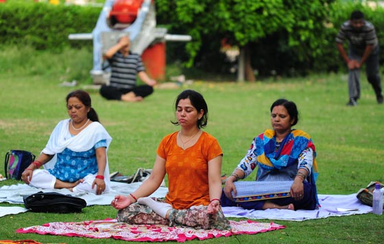 بالفيديو والصور.. العالم يخصّص يوم 21 حزيران للاحتفال بيوم اليوغا صورة رقم 2 بالفيديو والصور.. العالم يخصّص يوم 21 حزيران للاحتفال بيوم اليوغا صورة رقم 2