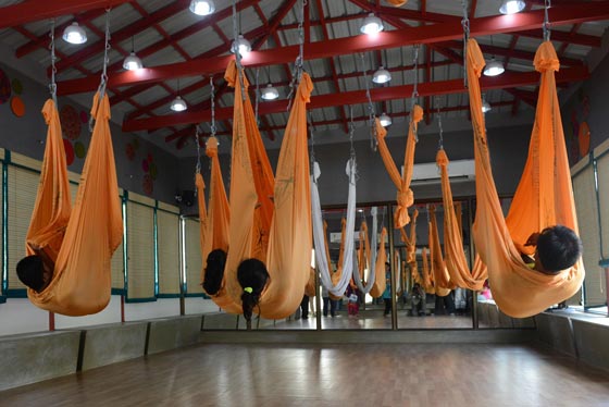 بالفيديو والصور.. العالم يخصّص يوم 21 حزيران للاحتفال بيوم اليوغا صورة رقم 5 بالفيديو والصور.. العالم يخصّص يوم 21 حزيران للاحتفال بيوم اليوغا صورة رقم 5