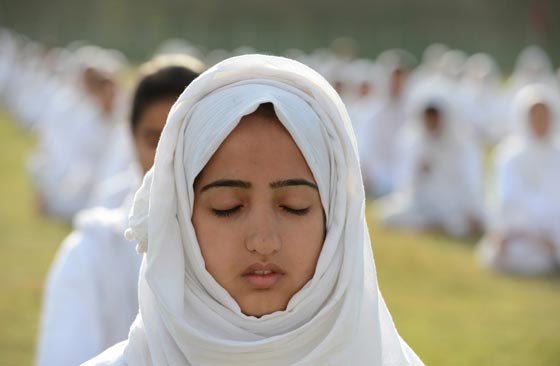 بالفيديو والصور.. العالم يخصّص يوم 21 حزيران للاحتفال بيوم اليوغا صورة رقم 7 بالفيديو والصور.. العالم يخصّص يوم 21 حزيران للاحتفال بيوم اليوغا صورة رقم 7