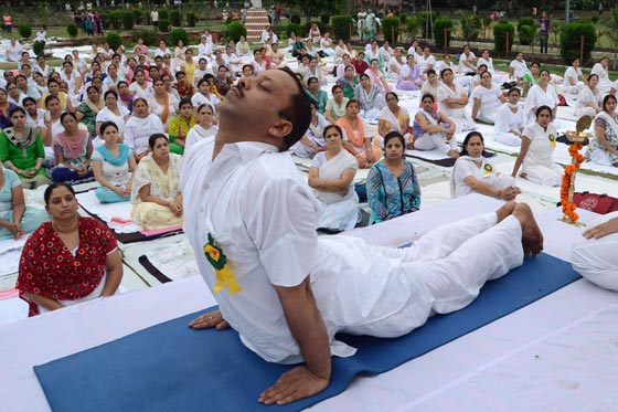 بالفيديو والصور.. العالم يخصّص يوم 21 حزيران للاحتفال بيوم اليوغا صورة رقم 18 بالفيديو والصور.. العالم يخصّص يوم 21 حزيران للاحتفال بيوم اليوغا صورة رقم 18