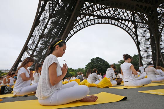 بالفيديو والصور.. العالم يخصّص يوم 21 حزيران للاحتفال بيوم اليوغا صورة رقم 26 بالفيديو والصور.. العالم يخصّص يوم 21 حزيران للاحتفال بيوم اليوغا صورة رقم 26