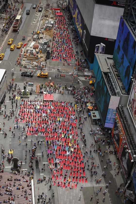 بالفيديو والصور.. العالم يخصّص يوم 21 حزيران للاحتفال بيوم اليوغا صورة رقم 43 بالفيديو والصور.. العالم يخصّص يوم 21 حزيران للاحتفال بيوم اليوغا صورة رقم 43