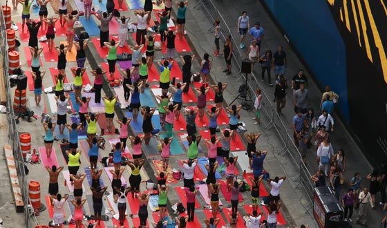 بالفيديو والصور.. العالم يخصّص يوم 21 حزيران للاحتفال بيوم اليوغا صورة رقم 46 بالفيديو والصور.. العالم يخصّص يوم 21 حزيران للاحتفال بيوم اليوغا صورة رقم 46
