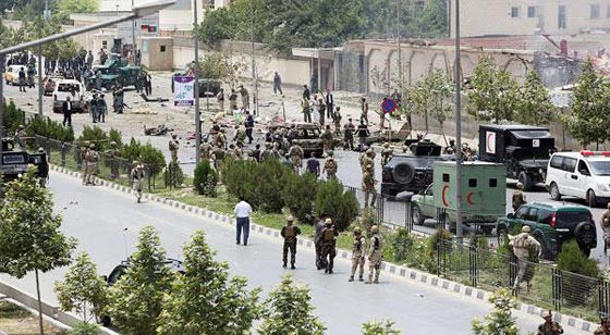 بالفيديو.. انفجار يهز البرلمان الافغاني ويحدث حالة هلع وهستيريا صورة رقم 6