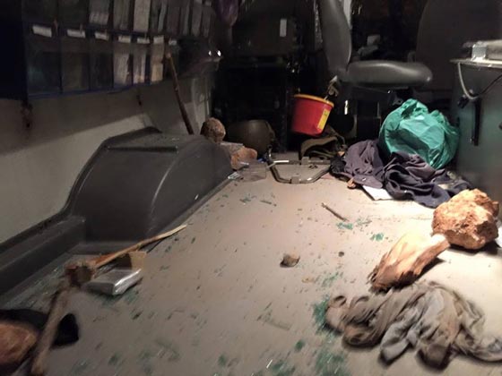 شبان دروز يعترضون سيارة عسكرية تنقل جرحى سوريين الى اسرائيل ويقتلون احدهم صورة رقم 3