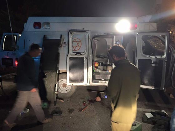 شبان دروز يعترضون سيارة عسكرية تنقل جرحى سوريين الى اسرائيل ويقتلون احدهم صورة رقم 1