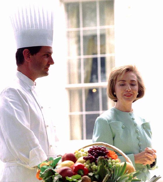 العثور على جثة طباخ كلينتون وبوش المفقود منذ خرج في رحلة تسلق صورة رقم 3