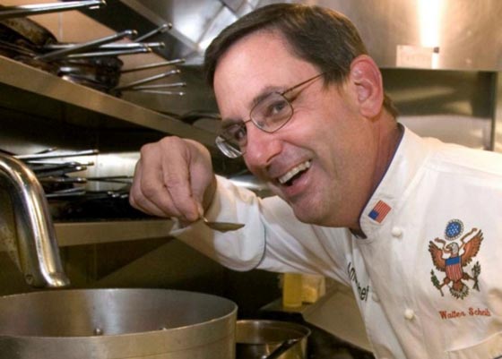 العثور على جثة طباخ كلينتون وبوش المفقود منذ خرج في رحلة تسلق صورة رقم 5