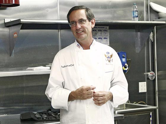 العثور على جثة طباخ كلينتون وبوش المفقود منذ خرج في رحلة تسلق صورة رقم 1