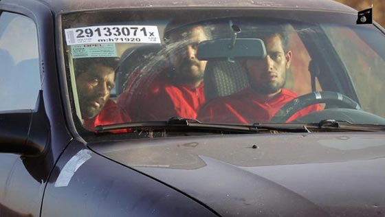 الدواعش يتفننون في ابتكار اساليب جهنمية وغير مالوفة للاعدام.. فيديو صورة رقم 1