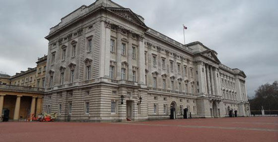 العائلة المالكة تضطر لترك قصر بكنغهام لفترة طويلة صورة رقم 2 العائلة المالكة تضطر لترك قصر بكنغهام لفترة طويلة صورة رقم 2