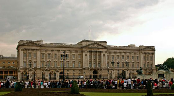 العائلة المالكة تضطر لترك قصر بكنغهام لفترة طويلة صورة رقم 3 العائلة المالكة تضطر لترك قصر بكنغهام لفترة طويلة صورة رقم 3