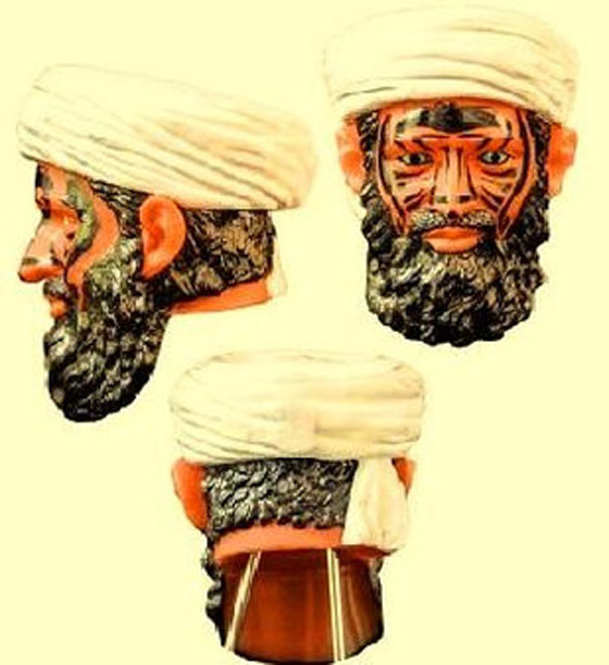 دمية بن لادن التي صنعتها CIA على شكل فزاعة متشيطنة تباع بمزاد علني صورة رقم 4 دمية بن لادن التي صنعتها CIA على شكل فزاعة متشيطنة تباع بمزاد علني صورة رقم 4