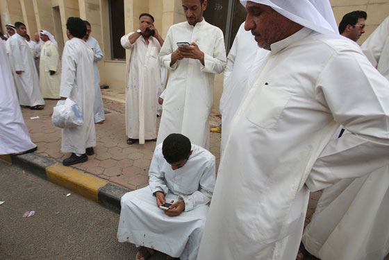 28 قتيلا حصيلة تفجير مسجد الصوابر بالكويت وداعش يتبنى العملية صورة رقم 3 28 قتيلا حصيلة تفجير مسجد الصوابر بالكويت وداعش يتبنى العملية صورة رقم 3