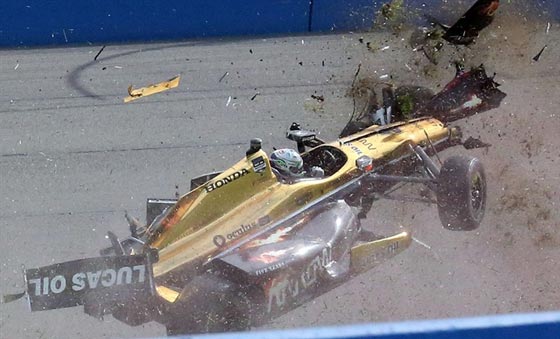 بالفيديو.. تعرض لحادث مروع بسرعة 340 كم ونجا باعجوبة صورة رقم 6 بالفيديو.. تعرض لحادث مروع بسرعة 340 كم ونجا باعجوبة صورة رقم 6