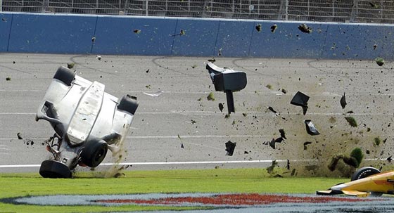 بالفيديو.. تعرض لحادث مروع بسرعة 340 كم ونجا باعجوبة صورة رقم 7 بالفيديو.. تعرض لحادث مروع بسرعة 340 كم ونجا باعجوبة صورة رقم 7