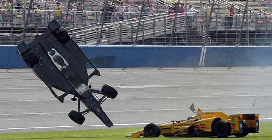 بالفيديو.. تعرض لحادث مروع بسرعة 340 كم ونجا باعجوبة صورة رقم 9 بالفيديو.. تعرض لحادث مروع بسرعة 340 كم ونجا باعجوبة صورة رقم 9