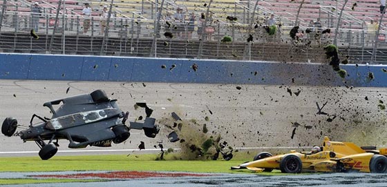 بالفيديو.. تعرض لحادث مروع بسرعة 340 كم ونجا باعجوبة صورة رقم 10 بالفيديو.. تعرض لحادث مروع بسرعة 340 كم ونجا باعجوبة صورة رقم 10