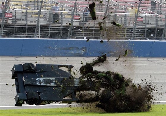 بالفيديو.. تعرض لحادث مروع بسرعة 340 كم ونجا باعجوبة صورة رقم 11 بالفيديو.. تعرض لحادث مروع بسرعة 340 كم ونجا باعجوبة صورة رقم 11