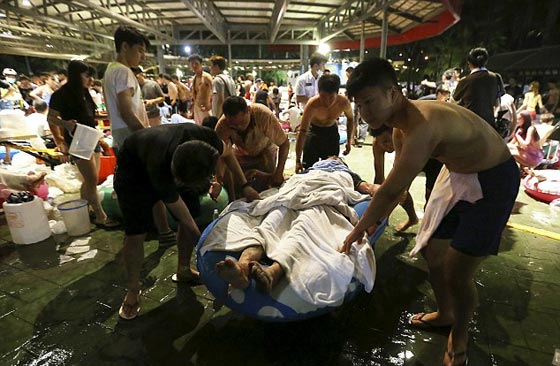  فيديو مروّع.. حريق هائل في متنزه للالعاب المائية يوقع 516 جريحا صورة رقم 2