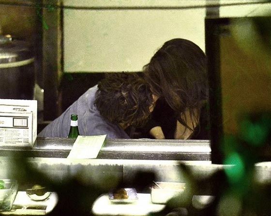بالصور.. لحظات حميمة تجمع اورلاندو بلوم مع ممثلة برازيلية صورة رقم 2