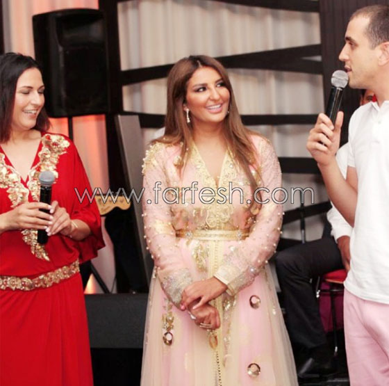الفنانة العراقية شذى حسون تتالق في حفل سحور مغربي.. بقفطان وردي صورة رقم 1