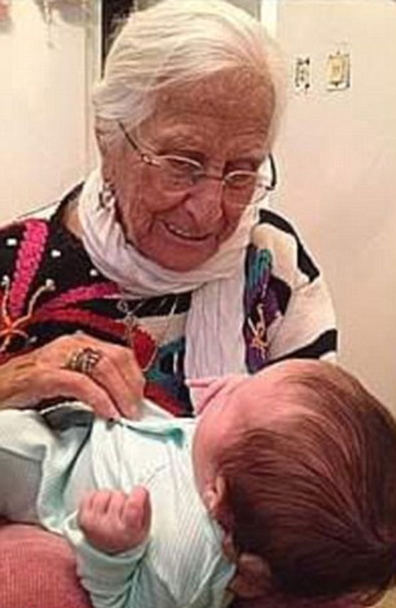 قصة مُعبّرة.. اخلاص في الحياة والموت بعد 75 عاما من الزواج صورة رقم 4 قصة مُعبّرة.. اخلاص في الحياة والموت بعد 75 عاما من الزواج صورة رقم 4