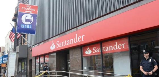 ازعر منمر يسرق بنكا على كرسي متحرك ويهرب.. الشرطة تبحث عنه صورة رقم 4