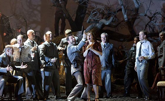 لندن: مشهد اغتصاب جماعي في مسرحية يغضب الجمهور ويكاد يخرجه عن طوره صورة رقم 1