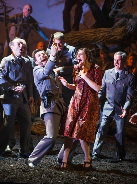 لندن: مشهد اغتصاب جماعي في مسرحية يغضب الجمهور ويكاد يخرجه عن طوره صورة رقم 2