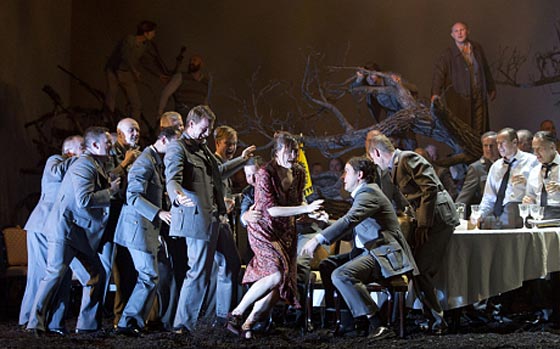 لندن: مشهد اغتصاب جماعي في مسرحية يغضب الجمهور ويكاد يخرجه عن طوره صورة رقم 3