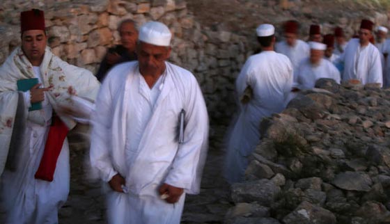 نابلس.. اصحاب اقدم لغة في العالم يحتفلون بعيد نزول التوراة صورة رقم 2