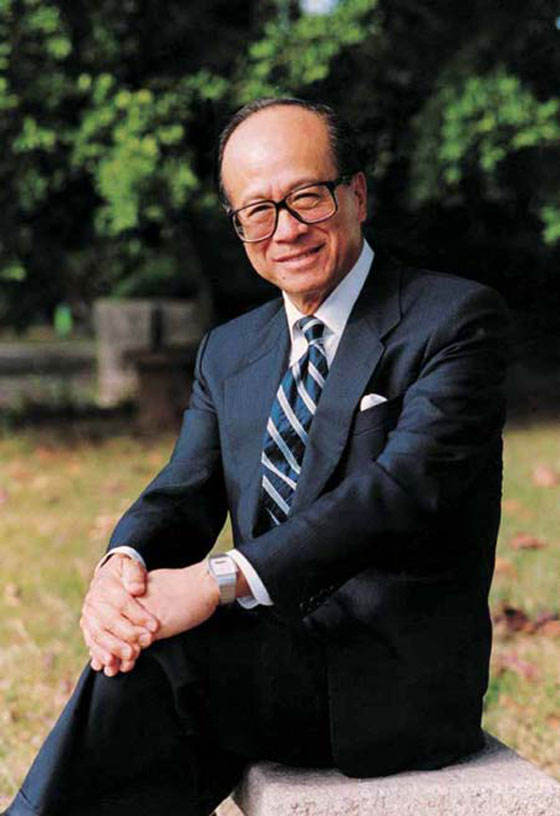 صور اغنى رجل في آسيا: ترك المدرسة بعمر 15 عامًا وعمل في مصنعٍ بلاستيك  صورة رقم 3