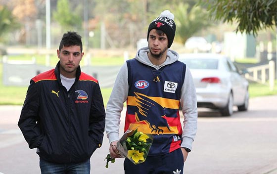  مقتل مدرب منتخب استراليا لكرة القدم طعنا على يد ابنه! صورة رقم 16